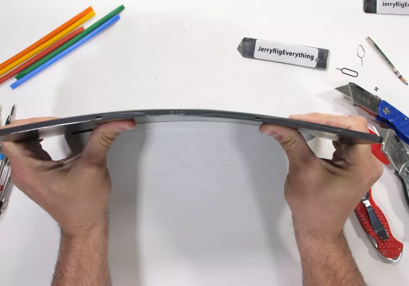 https://www.techspot.com/news/103030-alarmingly-thin-ipad-pro-proves-surprisingly-robust-bend.html