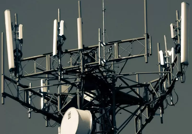 https://www.techspot.com/news/103341-homemade-cell-tower-allowed-fraudsters-bombard-people-scam.html