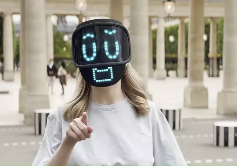 https://www.techspot.com/news/103436-qudi-mask-2-turns-people-face-digital-wearable.html