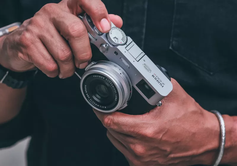 https://www.techspot.com/news/103625-fujifilm-retro-styled-x100-line-flipped-company-fortunes.html