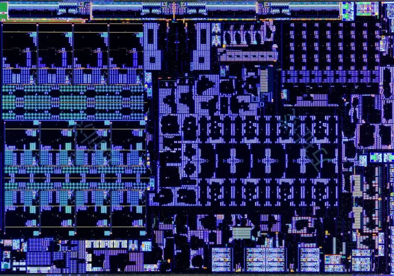 https://www.techspot.com/news/104050-amd-strix-point-mobile-chip-pictured-showcases-notable.html