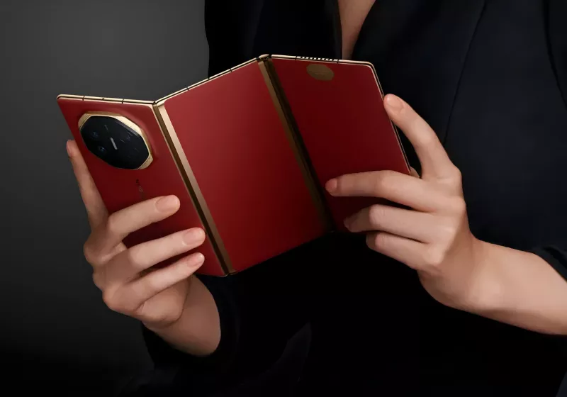 https://www.techspot.com/news/104670-huawei-tri-folding-phone-reaches-ipad-like-proportions.html